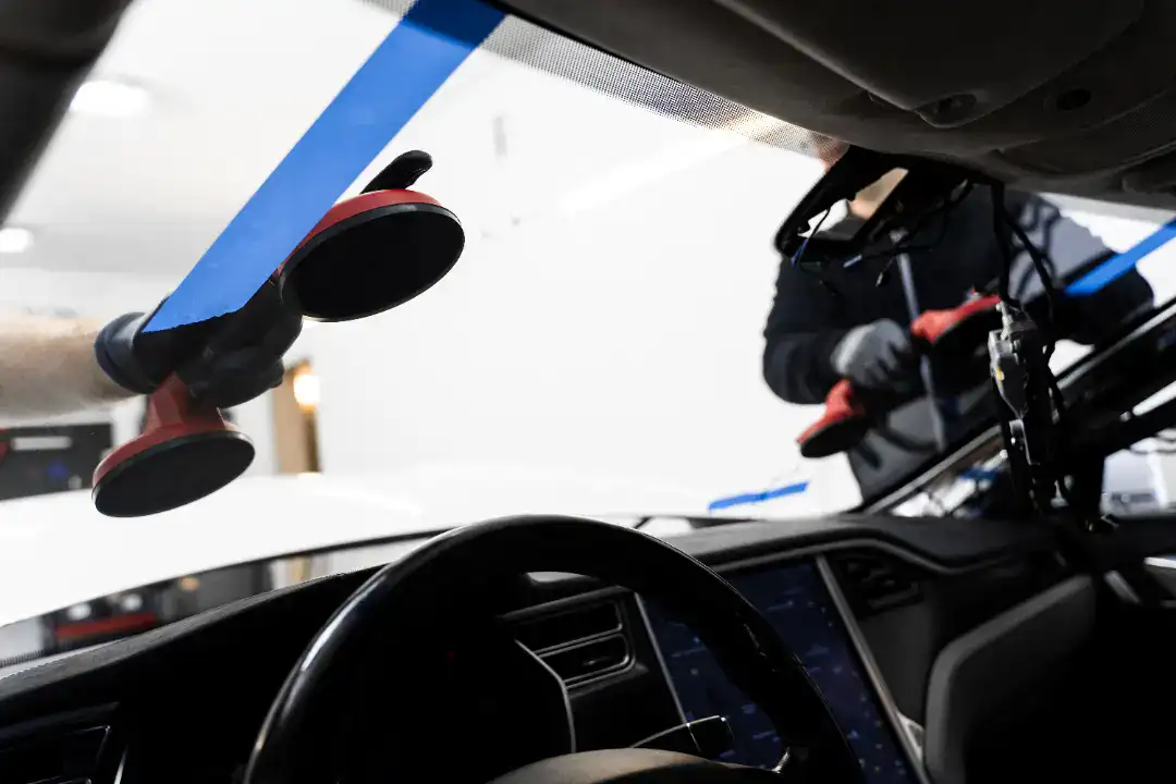 Autoteknik værksted med specialiseret service til biler.